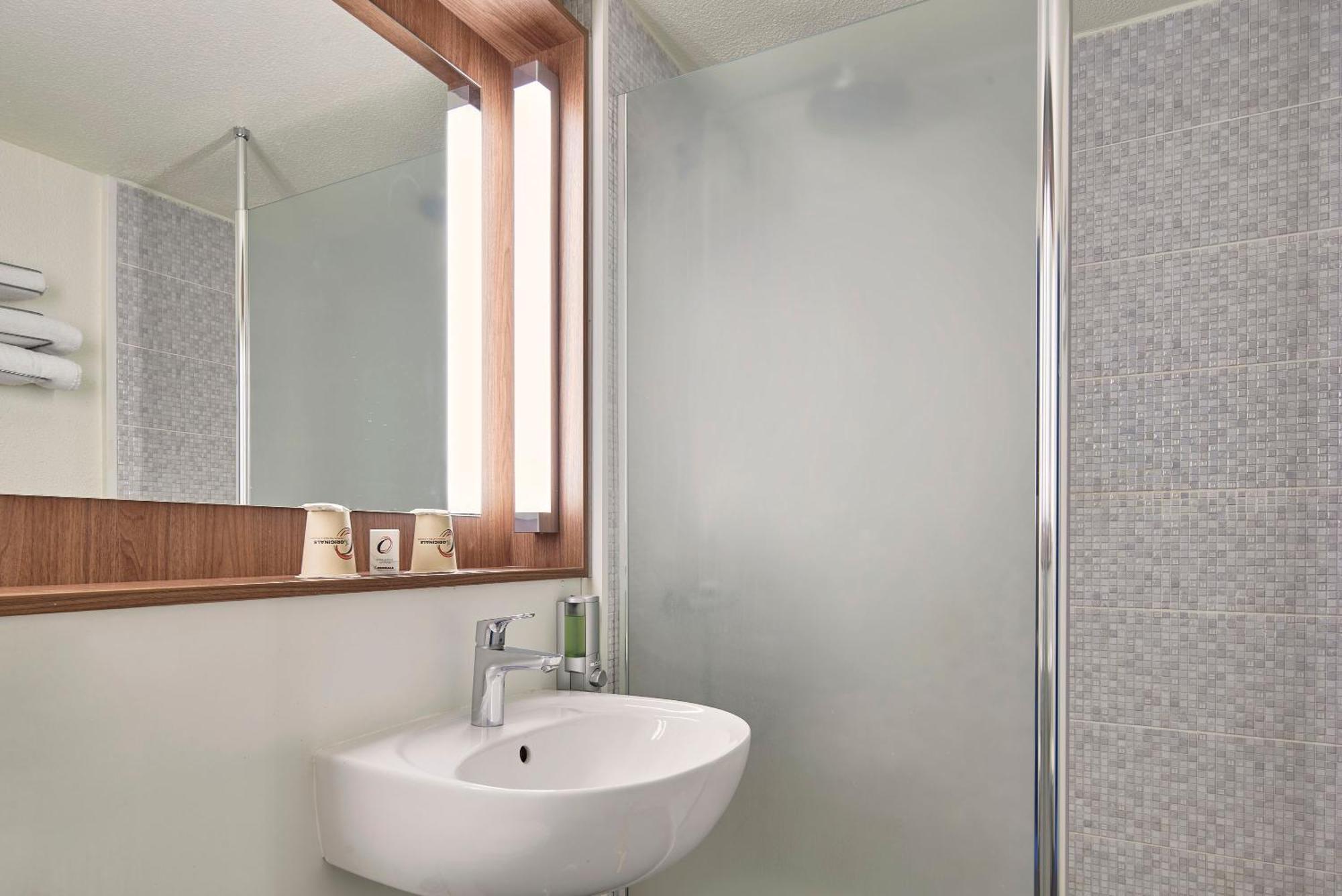 The Originals City Hotel La Verriere-Yvelines Экстерьер фото