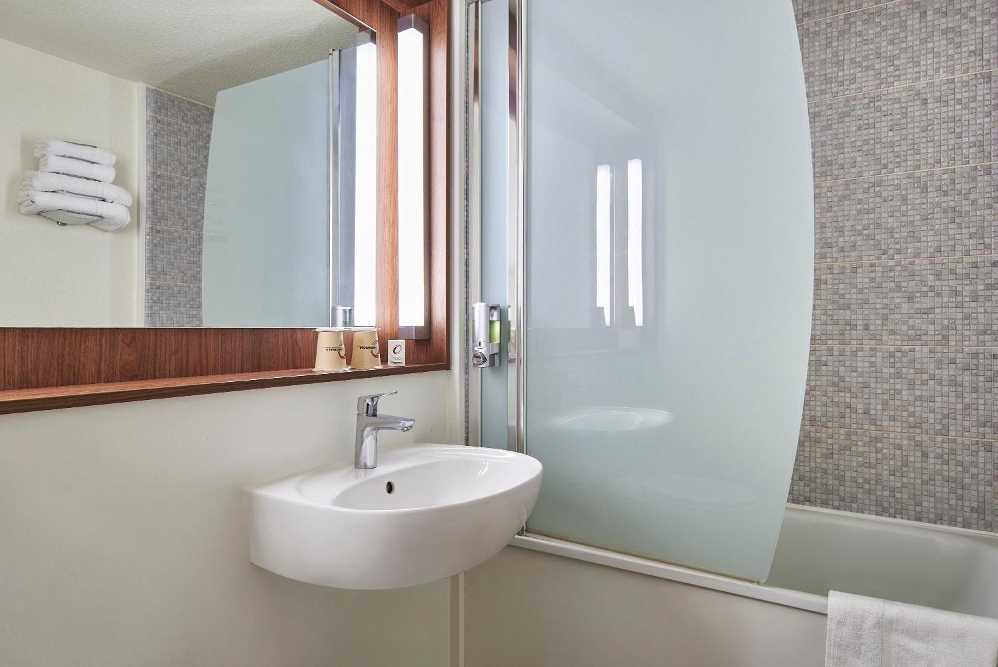 The Originals City Hotel La Verriere-Yvelines Экстерьер фото