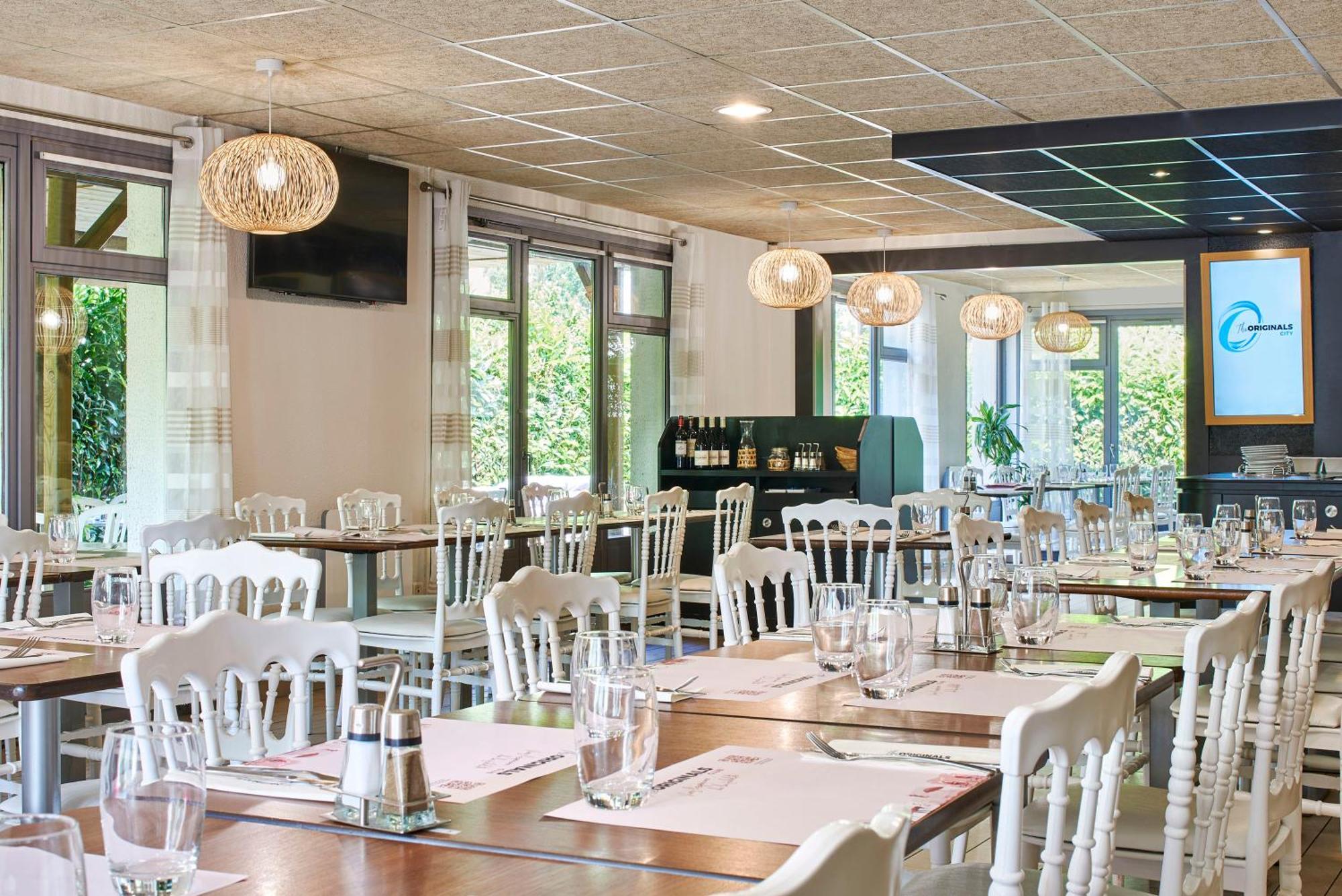 The Originals City Hotel La Verriere-Yvelines Экстерьер фото
