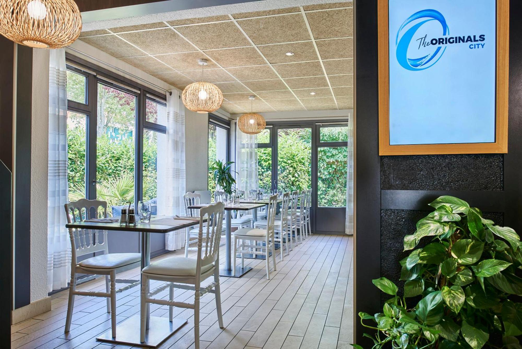 The Originals City Hotel La Verriere-Yvelines Экстерьер фото